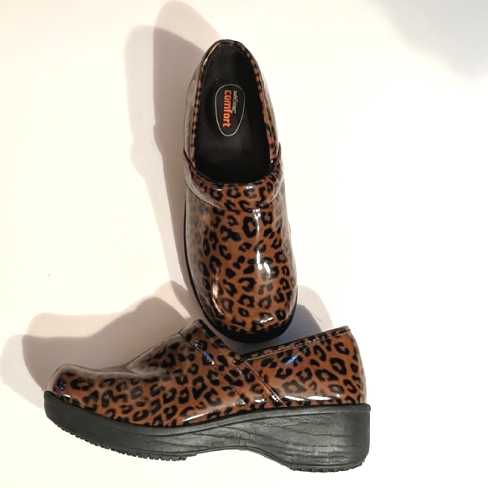 SafeTstep Women's no slip animal print professional clogs. 7